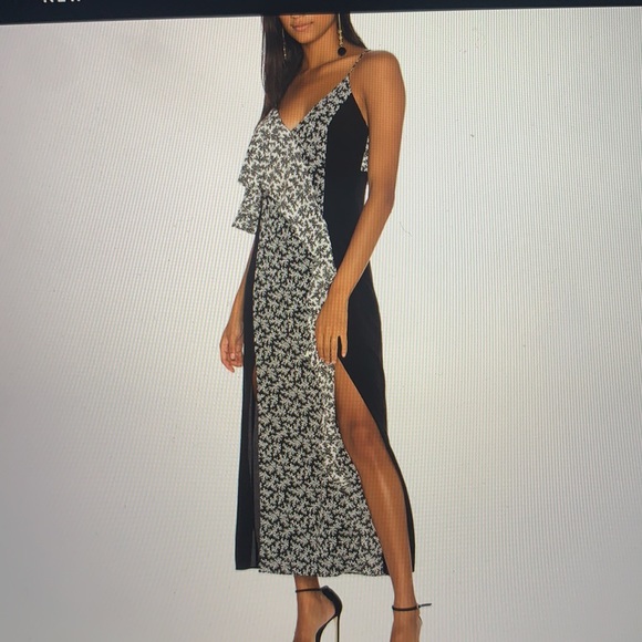 Black and white floral maxi dress with ruffle. - Picture 2 of 3